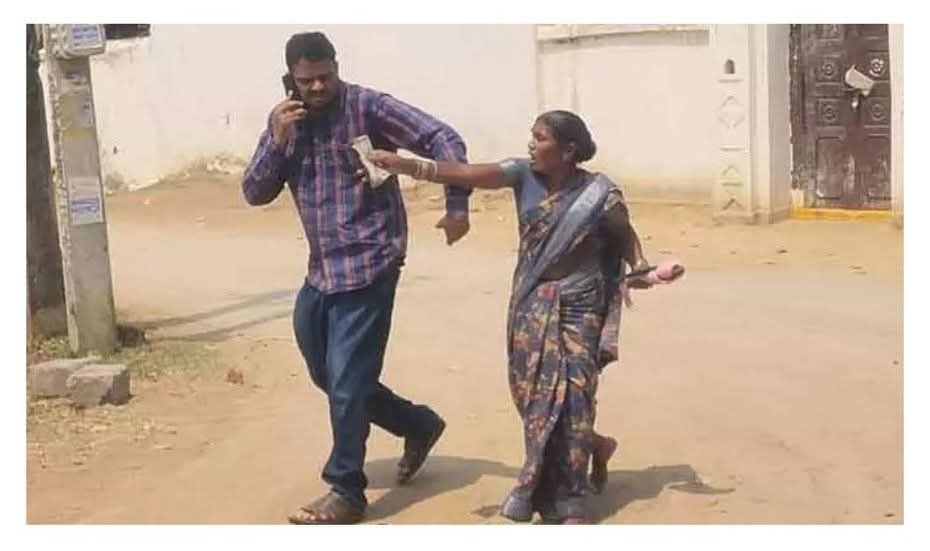 ఇందిరమ్మ ఇల్లు కోసం ముగ్గు పోసిన ఫొటోలు అప్లోడ్ చేయాలంటే 50 వేలు లంచం అడిగిన సెక్రెటరీ ఆరిఫ్ఉద్ధిన్
